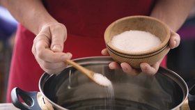 Sůl umí zázraky v domácnosti! Zkuste tyhle triky a budete zírat, co dokáže
