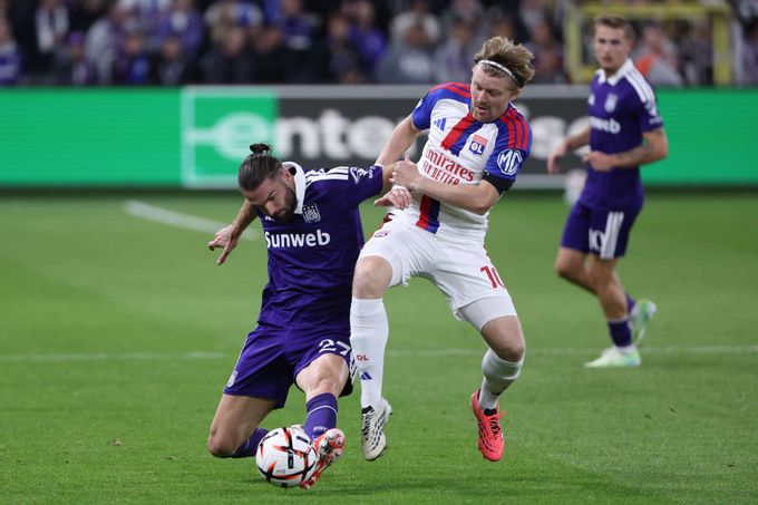 EL: Pískot na San Siru. Šulc porazil Ambrose. Schick neskóroval, Leverkusen ale vyhrál EL: Pískot na San Siru. Šulc porazil Ambrose. Schick neskóroval, Leverkusen ale vyhrál