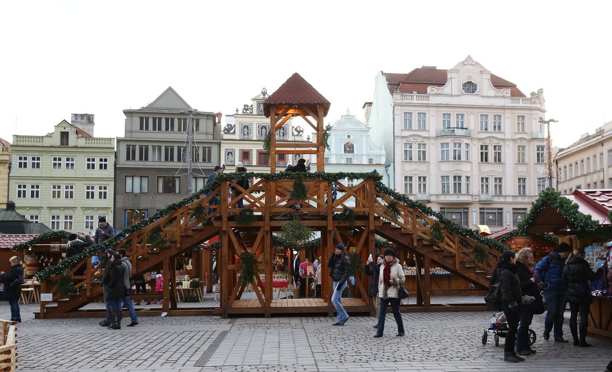 V této zvonici na náměstí v Plzni se bude konat svatba.