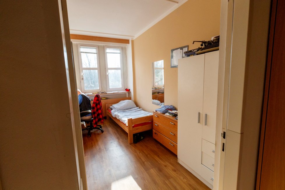 Prostory Domova Sulická: Pokoj, klienti mohou bydlet na jednolůžkovém či dvoulůžkovém pokoji