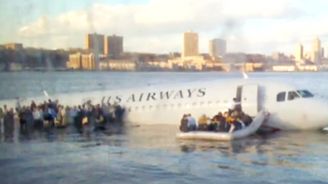 Zázrak na řece Hudson: Zkušenosti a vnímavost pilota Sullyho zachránila život 150 cestujících