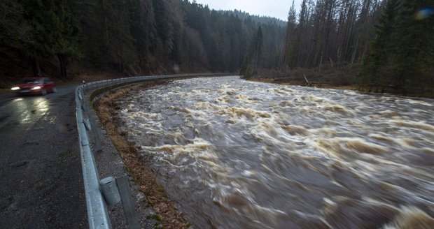 Zvýšené hladiny řek na Šumavě (4.1.2021)