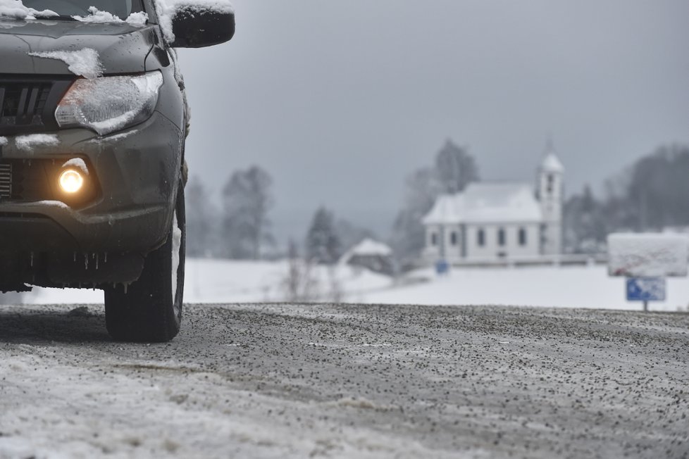 Česko zasype o víkendu sníh, napadne až 25 centimetrů. Pozor na náledí a zmrazky