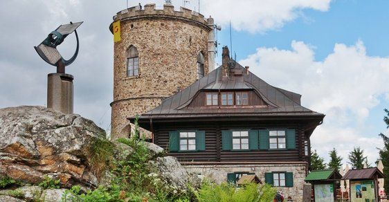 Výšlap na Kleť za nejstarší kamennou rozhlednou v Česku a další zajímavosti v Blanském lese