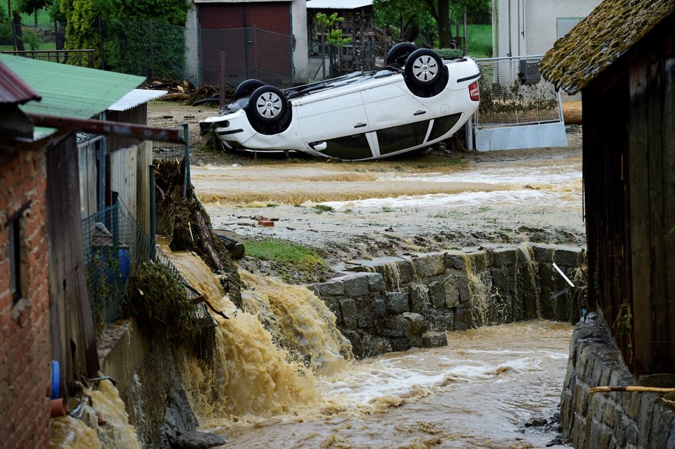 Nedělní blesková povodeň zcela zpustošila místní část Šumvaldu Břevenec na Olomoucku