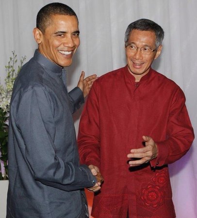 I v Singapuru 2009 si členové APEC oblékli tamní tradiční košile.