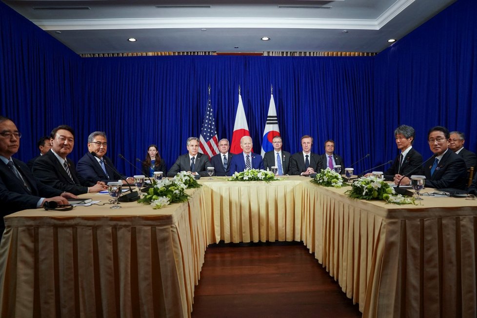 Summit ASEAN: Americký prezident Joe Biden na setkání s lídry Japonska a Koreji (13.11.2022)