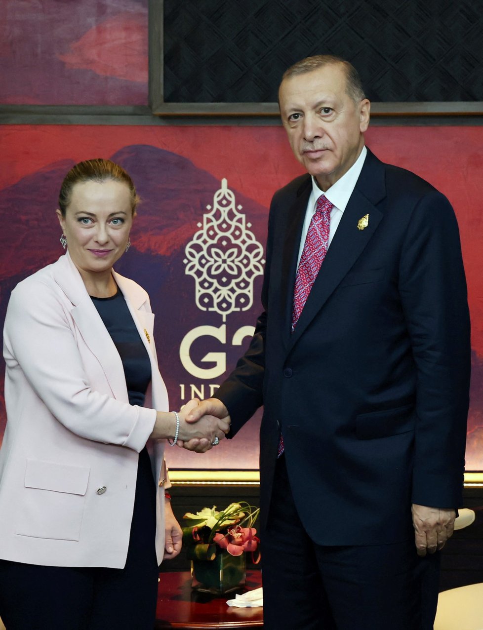 Summit G20 v Indonésii, Bali: turecký prezident Tayyip Erdogan a italská premiérka Giorgia Meloniová