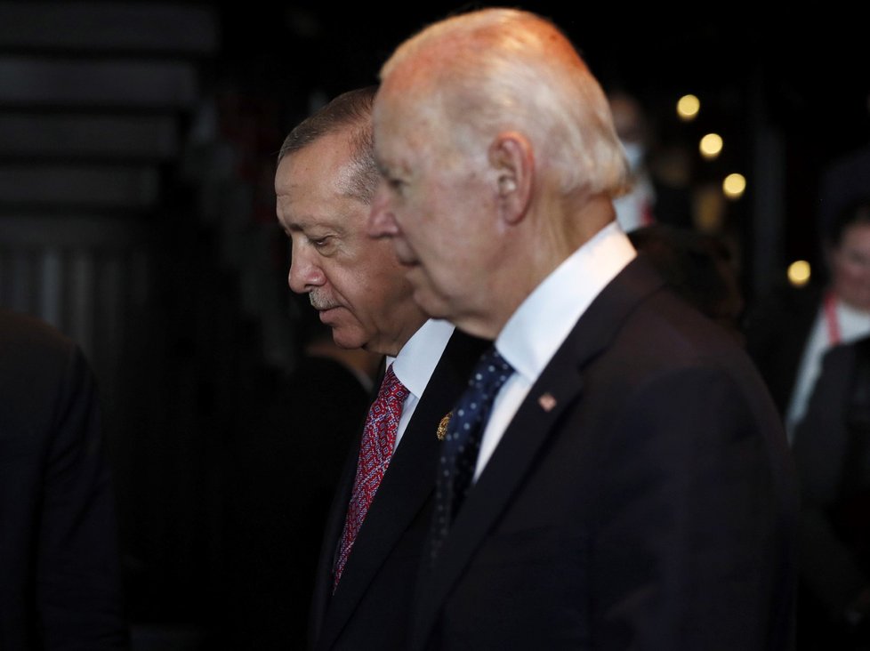 Summit G20 v Indonésii, Bali: americký prezident Joe Biden a turecký prezident Erdogan