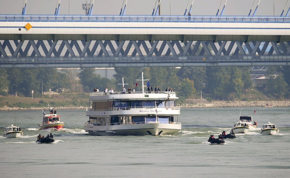Summit EU v Bratislavě: Státníci poobědvali na lodi na Dunaji