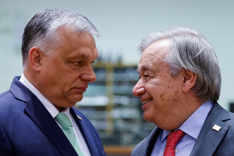 Summit v Bruselu: Maďarský premiér Viktor Orbán a tajemník OSN Antonio Guterres (23. 3. 2023)