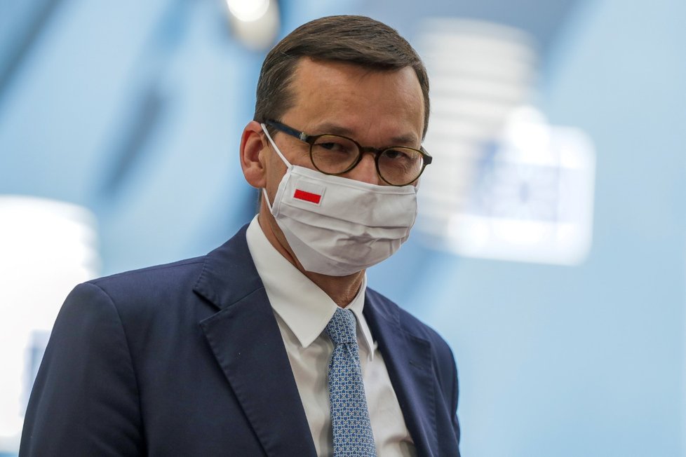 Polský předseda vlády Mateusz Morawiecki na evropském summitu v Bruselu (20. 7. 2020)