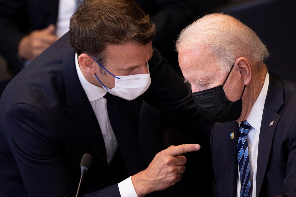 Summit NATO v Bruselu: Emmanuel Macron a Joe Biden (14.6.2021)