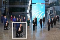 Zeman na vozíku na okraji rodinné fotky. Čaputová „ulovila“ při schůzce NATO Bidena