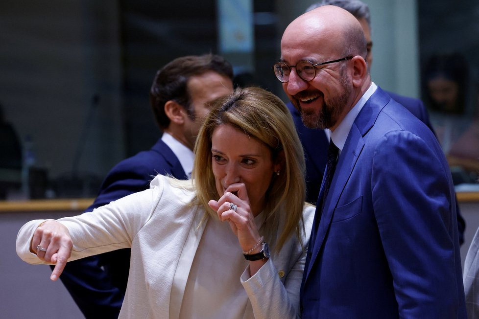 Předseda Evropské rady Charles Michel a předsedkyně europarlament Roberta Metsolaová na summitu EU v Bruselu (23.6.2022)