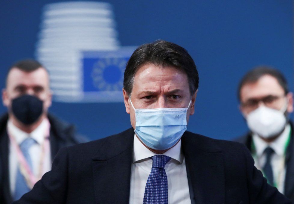 Italský premiér Giuseppe Conte na summitu evropských lídrů v Bruselu (10. 12. 2020)