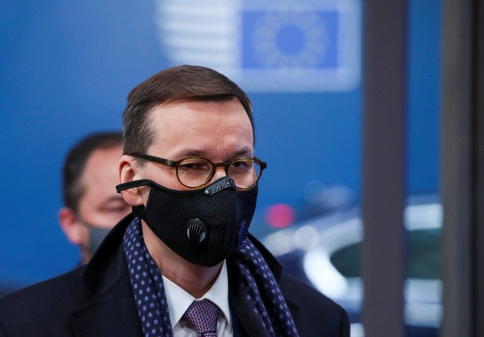 Polský premiér Mateusz Morawiecki na summitu evropských lídrů v Bruselu (10. 12. 2020)