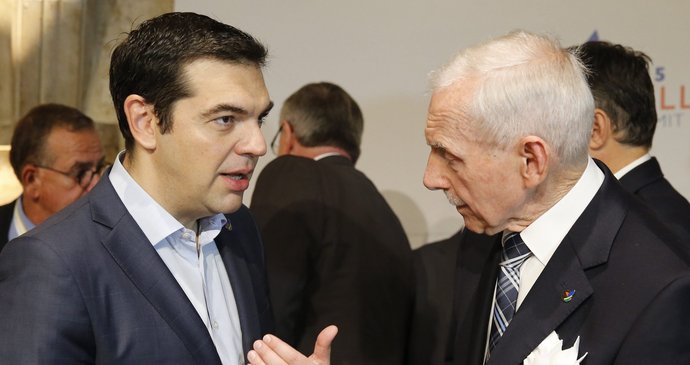 Tsipras vytkl šéfovi české vlády Sobotkovi, že posílat vojáky a policisty k řecké hranici není projevem přátelského jednání.