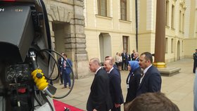 Turecký prezident Erdogan při příchodu na Hrad