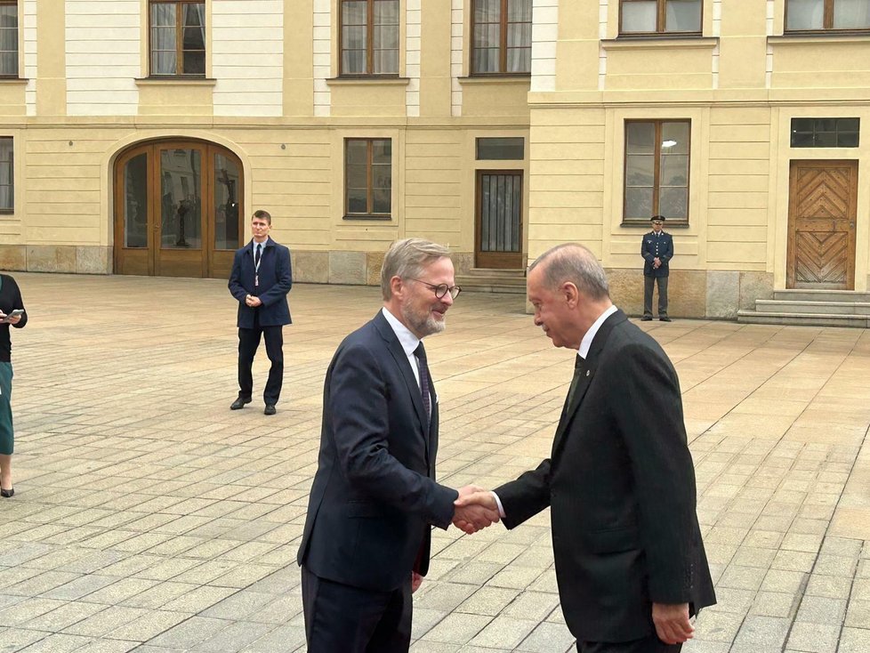 Turecký prezident Erdogan při příchodu na Hrad