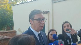 Srbský prezident Aleksandar Vučić v zahradách Pražského hradu.