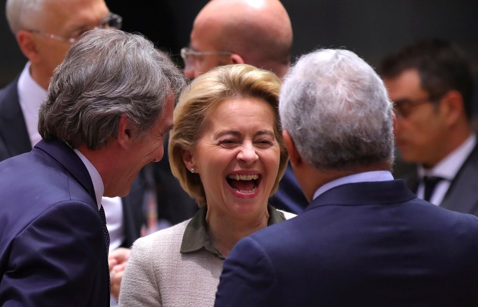 Mimořádný summit EU: Předsedkyně Evropské komise Ursula von der Leyenová (20. 2. 2020)
