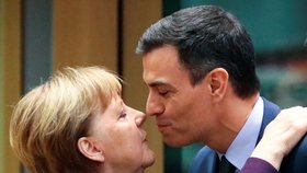 Mimořádný summit EU: Německá kancléřka Angela Merkelová a španělský premiér Pedro Sánchez (20. 2. 2020)