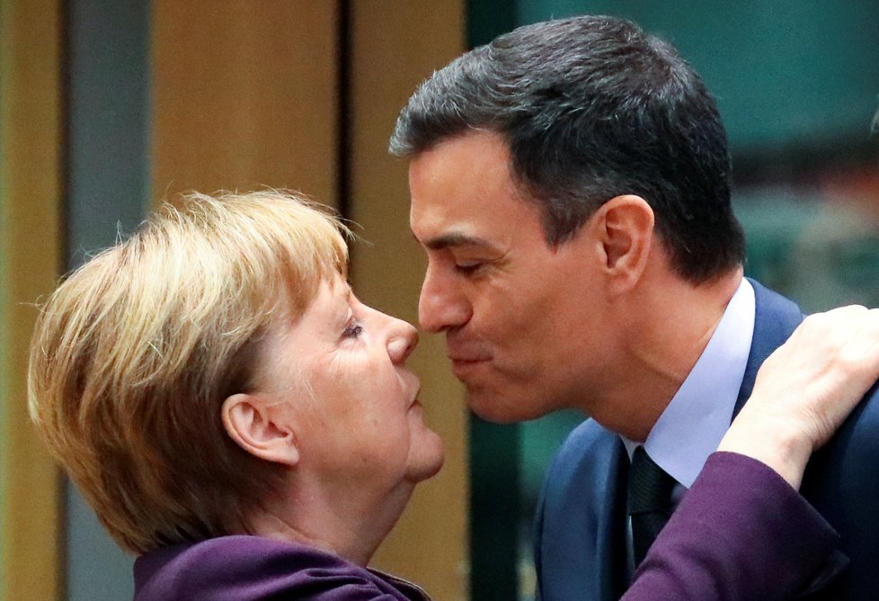 Mimořádný summit EU: Německá kancléřka Angela Merkelová a španělský premiér Pedro Sánchez (20. 2. 2020)