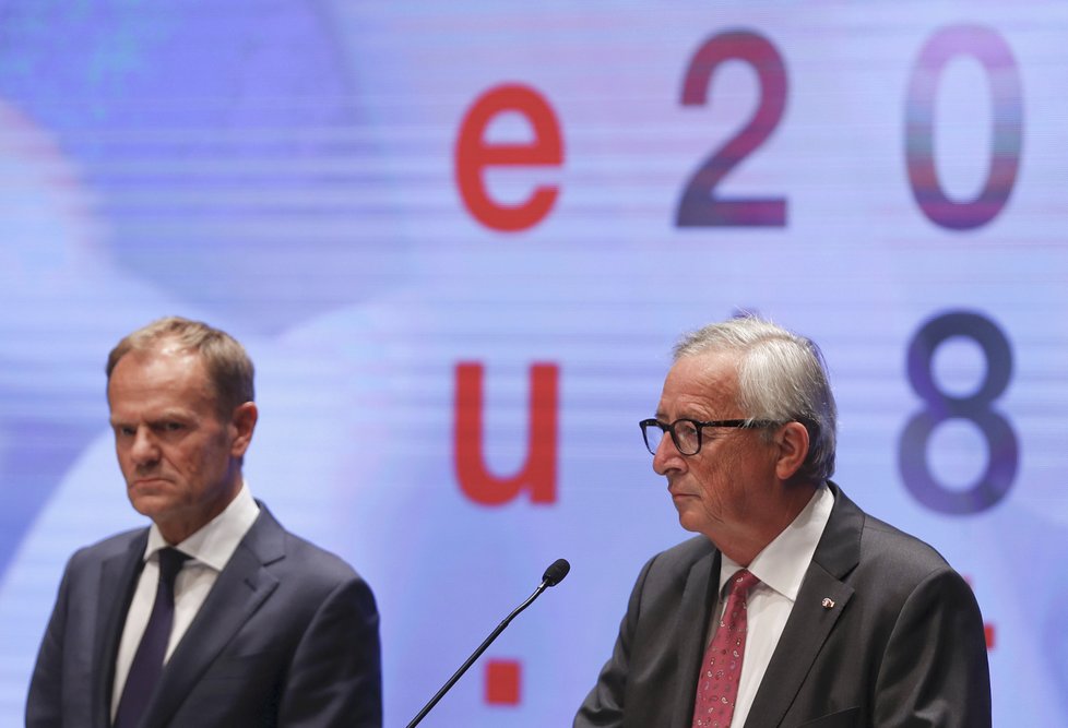 Summit lídrů EU v Salcburku. Na snímku předseda Evropské rady Donald Tusk a předseda Evropské komise Jean-Caude Juncker.