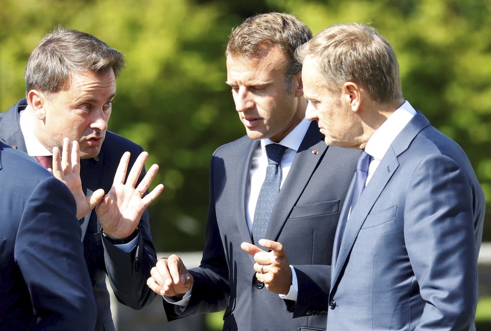 Summit lídrů EU v Salcburku. Na snímku lucemburský premiér Xavier Bettel, francouzský prezident Emmanuel Macron a předseda Evropské rady Donald Tusk.