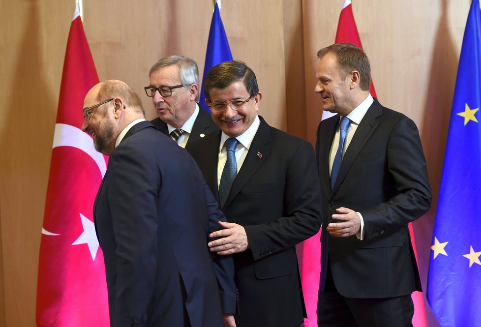 Začal summit EU a Turecka o osudu milionů uprchlíků.