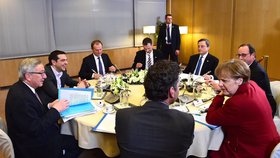 Summit EU v Bruselu: Jednání o řeckých dluzích u kulatého stolu