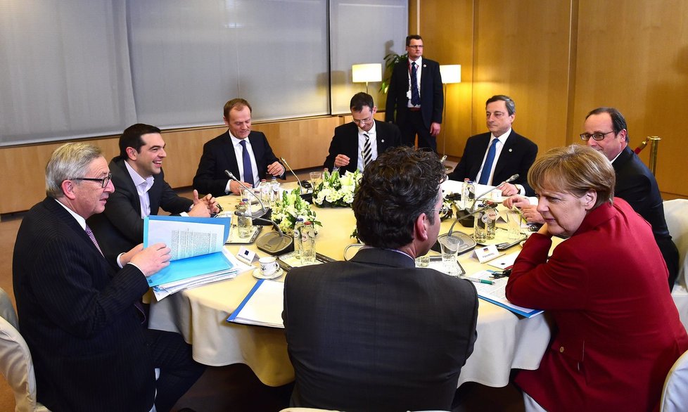 Summit EU v Bruselu: Jednání o řeckých dluzích u kulatého stolu