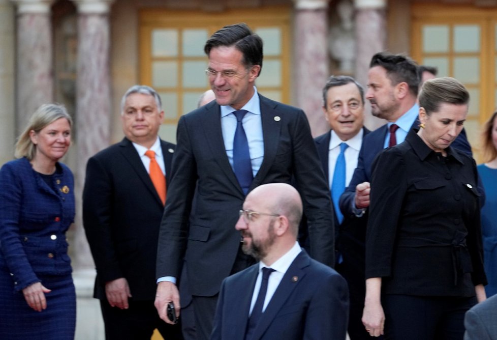 Lídři zemí EU zahájili summit ve Versailles (10. 3. 2022)