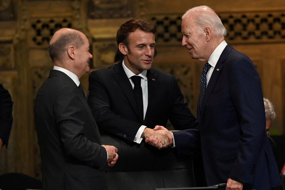 Summit G20 v Indonésii: Německý kancléř Olaf Scholz, francouzský prezident Emmanuel Macron a americký prezident Joe Biden (15.11.2022)