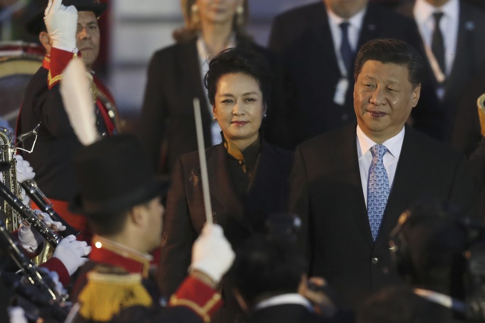 Na summit G 20 do Argentiny přijel čínský prezident Si Ťin-pching s manželkou.