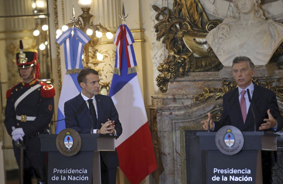 Francouzský prezident Emmanuel Macron s argentinským prezidentem Mauriciem Macrim (Summit G20, 2018).