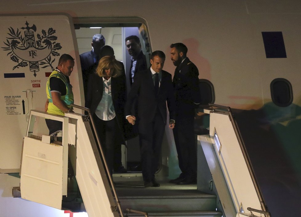 Na summit G20 do Argentiny přijel francouzský prezident Emmanuel Macron s manželkou.