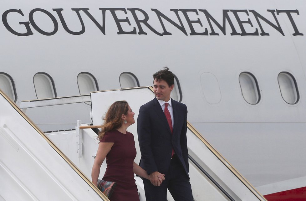 Na summit G20 do Argentiny přijel kanadský premiér Šinzó Abe s manželkou.