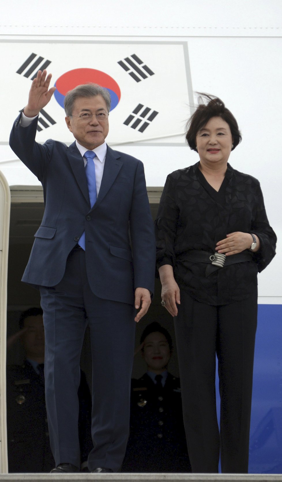 Na summit G20 do Argentiny přijel jihokorejský prezident Mun Če-in s manželkou.