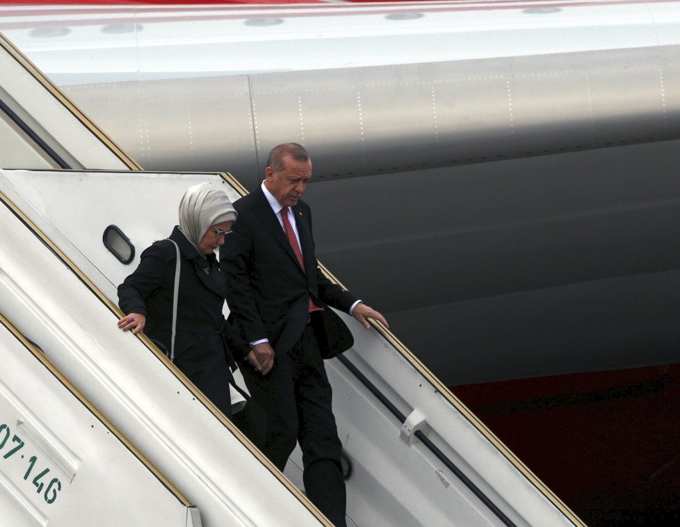 Na summit G20 do Argentiny přijel turecký prezident Recep Erdogan s manželkou.