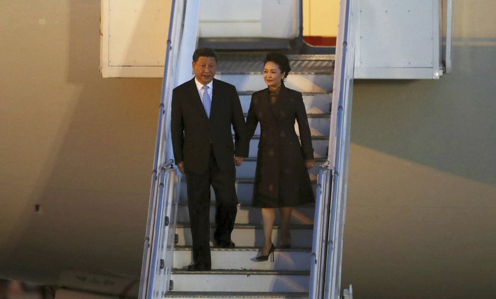 Čínská první dáma Peng Liyuan má ráda jehlové podpatky, dorazila v nich i na summit G20.