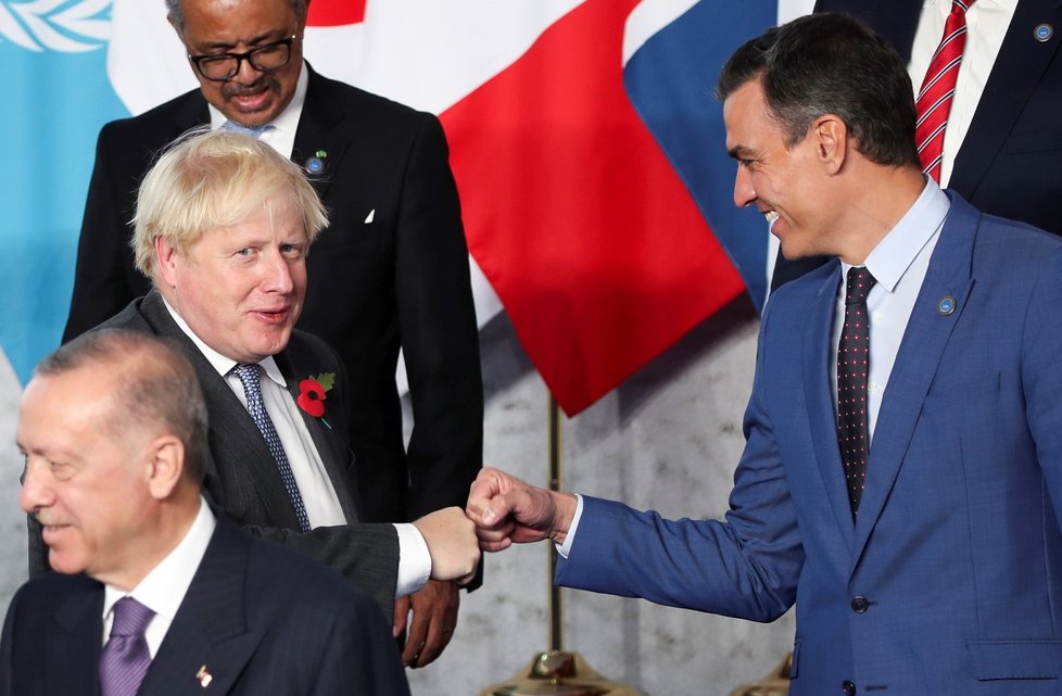 Summit ekonomik G20 v Římě: britský premiér Boris Johnson a španělský premiér Pedro Sanchez