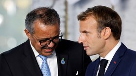 Summit ekonomik G20 v Římě: prezident Francie Emmanuel Macron a šéf Světové zdravotnické organizace Tedros Ghebreyesus