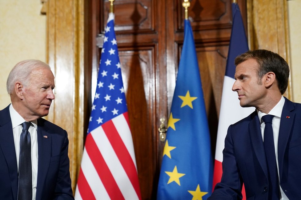 Summit ekonomik G20 v Římě: Americký prezident Joe Biden a prezident Francie Emmanuel Macron (30.10.2021)