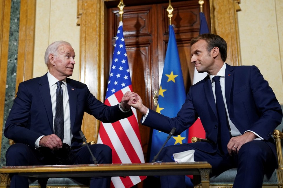 Summit ekonomik G20 v Římě: Americký prezident Joe Biden a prezident Francie Emmanuel Macron (30.10.2021)