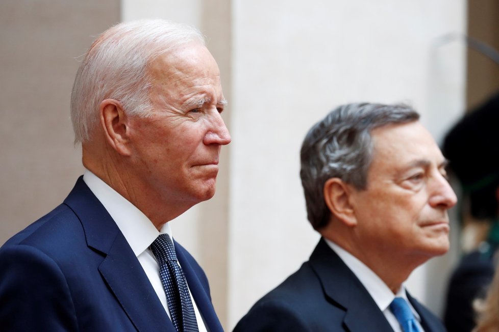 Summit ekonomik G20 v Římě: Americký prezident Joe Biden a italský premiér Mario Draghi (30.10.2021)