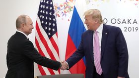 Lídři dvou světových velmocí: Donald Trump a Vladimír Putin na summitu G20