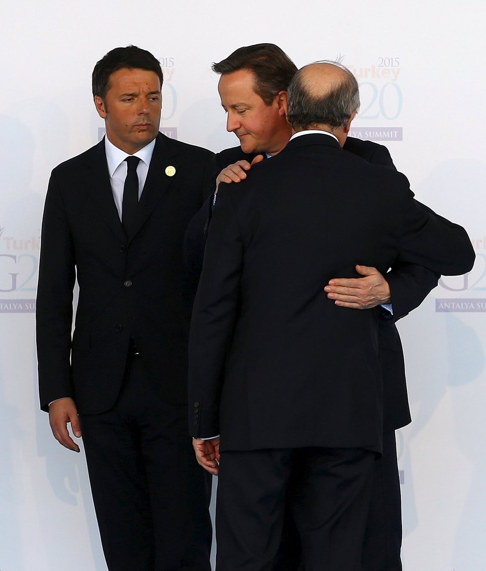Summit G20 v Turecku: Zleva italský premiér Matteo Renzi, David Cameron a francouzský ministr zahraničí Laurent Fabius
