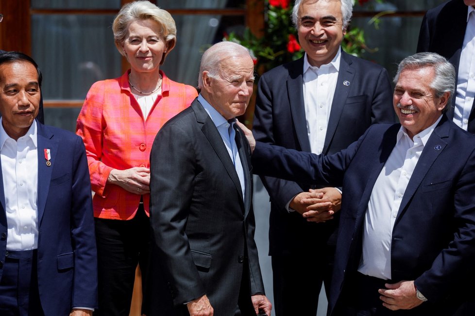 Leyenová, Biden a argentinský prezident Alberto Fernández. Joe Biden a Olaf Scholz. (Summit G7, 27. 6. 2022)